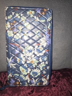 NWT Quilted Floral Zip Wallet - Vera Bradley